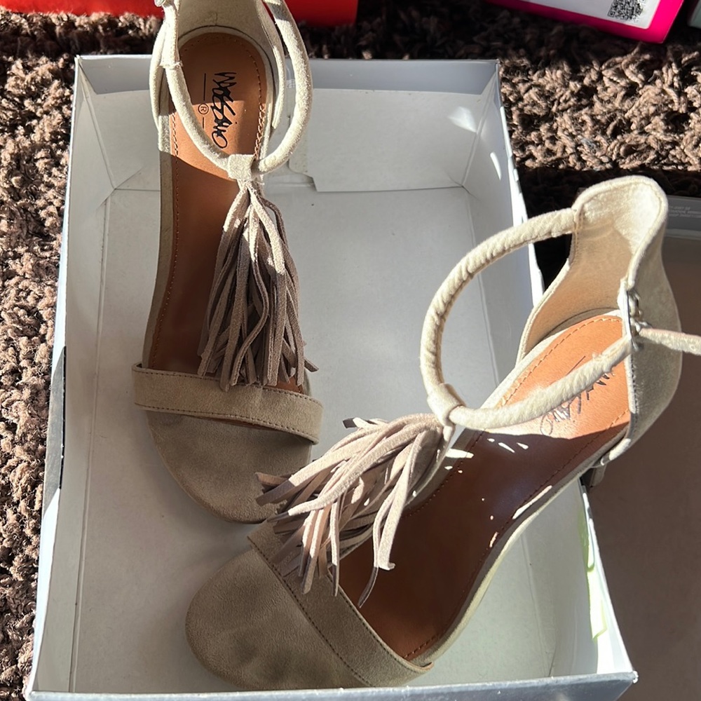 Tan suede 4in heels